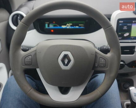 Серый Рено Зое, объемом двигателя 0 л и пробегом 182 тыс. км за 8200 $, фото 31 на Automoto.ua
