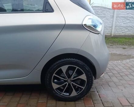 Серый Рено Зое, объемом двигателя 0 л и пробегом 108 тыс. км за 9400 $, фото 33 на Automoto.ua