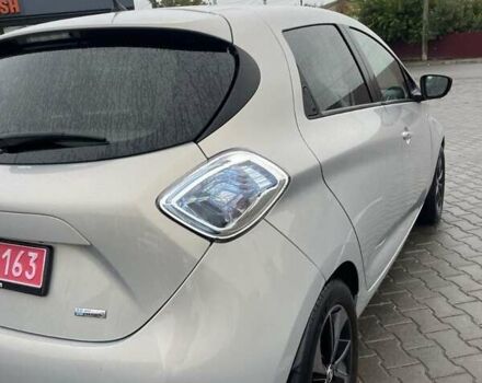 Серый Рено Зое, объемом двигателя 0 л и пробегом 150 тыс. км за 9700 $, фото 6 на Automoto.ua