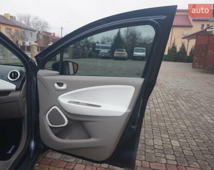 Серый Рено Зое, объемом двигателя 0 л и пробегом 182 тыс. км за 8200 $, фото 38 на Automoto.ua