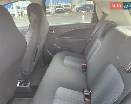 Серый Рено Зое, объемом двигателя 0 л и пробегом 160 тыс. км за 8700 $, фото 38 на Automoto.ua