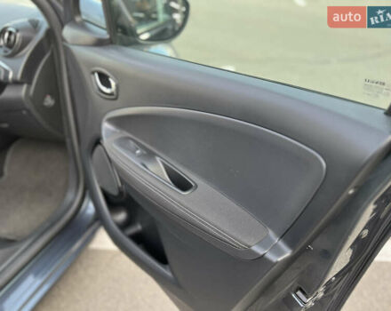 Серый Рено Зое, объемом двигателя 0 л и пробегом 160 тыс. км за 8700 $, фото 43 на Automoto.ua