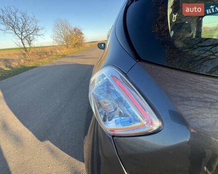 Серый Рено Зое, объемом двигателя 0 л и пробегом 108 тыс. км за 8500 $, фото 28 на Automoto.ua