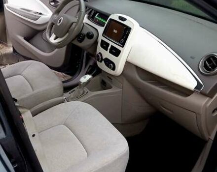 Серый Рено Зое, объемом двигателя 0 л и пробегом 79 тыс. км за 8900 $, фото 5 на Automoto.ua