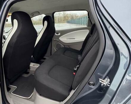 Серый Рено Зое, объемом двигателя 0 л и пробегом 62 тыс. км за 9500 $, фото 29 на Automoto.ua