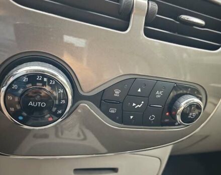 Серый Рено Зое, объемом двигателя 0 л и пробегом 95 тыс. км за 9750 $, фото 71 на Automoto.ua