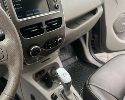 Серый Рено Зое, объемом двигателя 0 л и пробегом 85 тыс. км за 9800 $, фото 13 на Automoto.ua