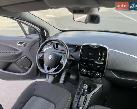 Серый Рено Зое, объемом двигателя 0 л и пробегом 160 тыс. км за 8700 $, фото 41 на Automoto.ua