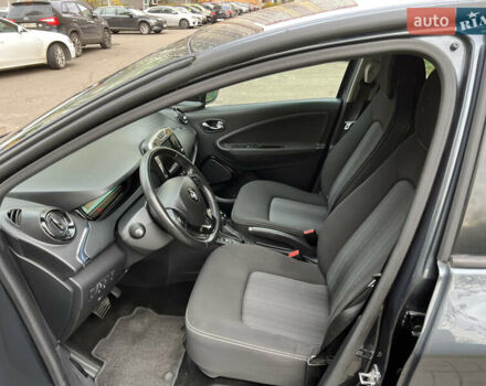 Серый Рено Зое, объемом двигателя 0 л и пробегом 160 тыс. км за 8700 $, фото 45 на Automoto.ua