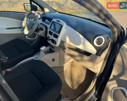 Серый Рено Зое, объемом двигателя 0 л и пробегом 108 тыс. км за 8500 $, фото 13 на Automoto.ua