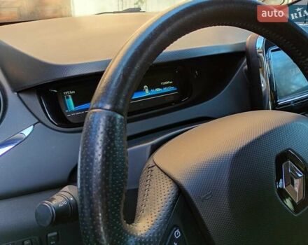 Серый Рено Зое, объемом двигателя 0 л и пробегом 112 тыс. км за 10500 $, фото 6 на Automoto.ua