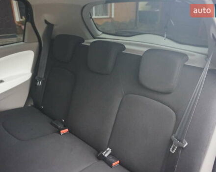 Серый Рено Зое, объемом двигателя 0 л и пробегом 182 тыс. км за 8200 $, фото 47 на Automoto.ua