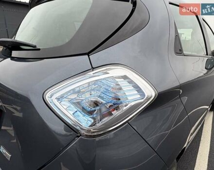 Серый Рено Зое, объемом двигателя 0 л и пробегом 62 тыс. км за 9500 $, фото 17 на Automoto.ua