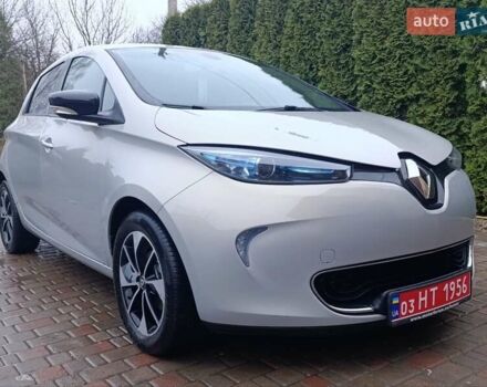 Серый Рено Зое, объемом двигателя 0 л и пробегом 108 тыс. км за 9400 $, фото 47 на Automoto.ua