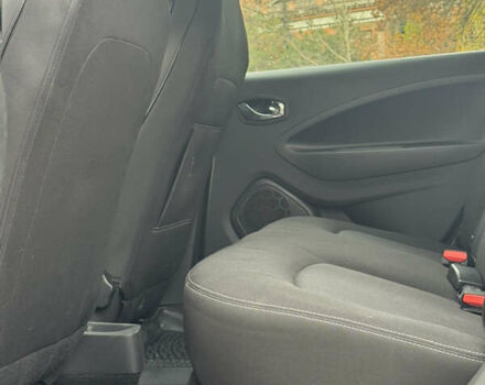 Серый Рено Зое, объемом двигателя 0 л и пробегом 164 тыс. км за 10200 $, фото 17 на Automoto.ua