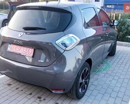 Серый Рено Зое, объемом двигателя 0 л и пробегом 115 тыс. км за 10000 $, фото 20 на Automoto.ua