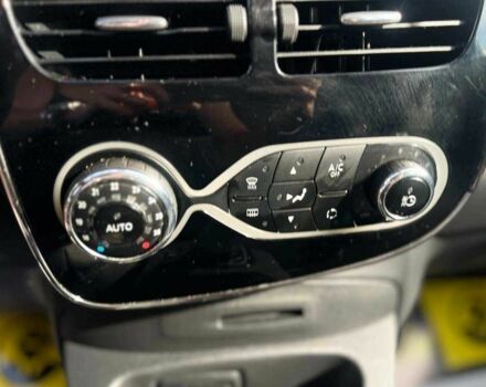 Серый Рено Зое, объемом двигателя 0 л и пробегом 48 тыс. км за 11500 $, фото 22 на Automoto.ua