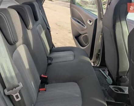 Серый Рено Зое, объемом двигателя 0 л и пробегом 103 тыс. км за 10000 $, фото 12 на Automoto.ua