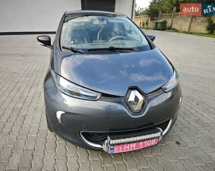 Серый Рено Зое, объемом двигателя 0 л и пробегом 95 тыс. км за 9750 $, фото 24 на Automoto.ua