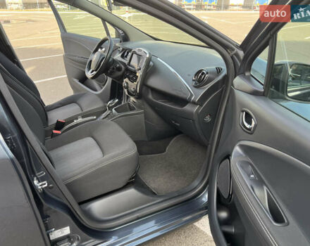 Серый Рено Зое, объемом двигателя 0 л и пробегом 160 тыс. км за 8700 $, фото 42 на Automoto.ua