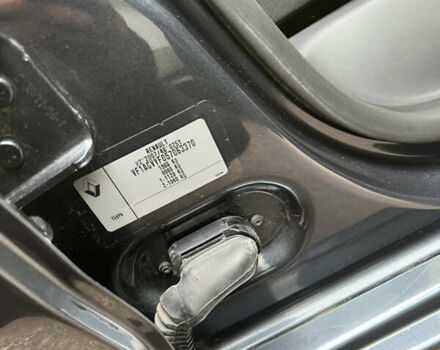 Серый Рено Зое, объемом двигателя 0 л и пробегом 160 тыс. км за 8700 $, фото 47 на Automoto.ua