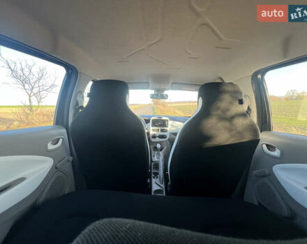 Серый Рено Зое, объемом двигателя 0 л и пробегом 108 тыс. км за 8500 $, фото 22 на Automoto.ua