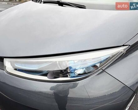 Серый Рено Зое, объемом двигателя 0 л и пробегом 62 тыс. км за 9500 $, фото 13 на Automoto.ua