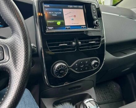 Серый Рено Зое, объемом двигателя 0 л и пробегом 87 тыс. км за 6500 $, фото 11 на Automoto.ua
