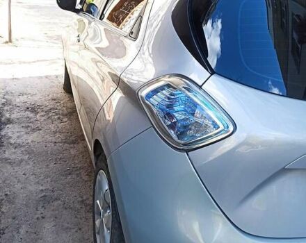 Серый Рено Зое, объемом двигателя 0 л и пробегом 310 тыс. км за 7500 $, фото 2 на Automoto.ua