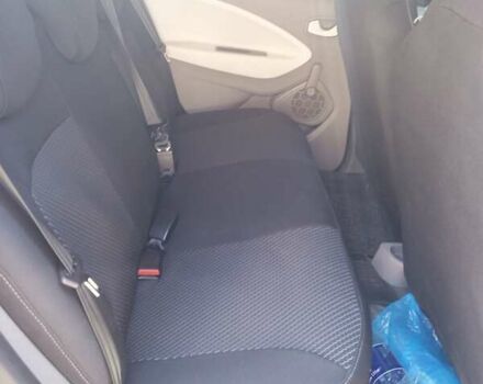 Серый Рено Зое, объемом двигателя 0 л и пробегом 134 тыс. км за 9100 $, фото 2 на Automoto.ua