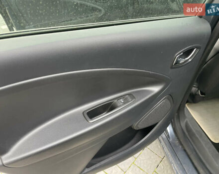 Рено Зое 2017 в Тернополе на Automoto.ua Серый Рено Зое, объемом двигателя 0 л и пробегом 130 тыс. км за 9200 $, фото 12 на Automoto.ua