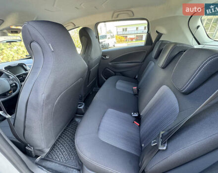 Серый Рено Зое, объемом двигателя 0 л и пробегом 90 тыс. км за 9999 $, фото 11 на Automoto.ua