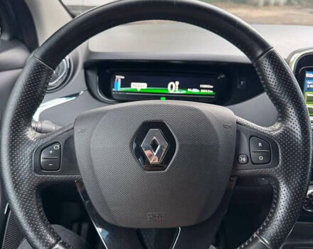 Серый Рено Зое, объемом двигателя 0 л и пробегом 113 тыс. км за 11200 $, фото 10 на Automoto.ua