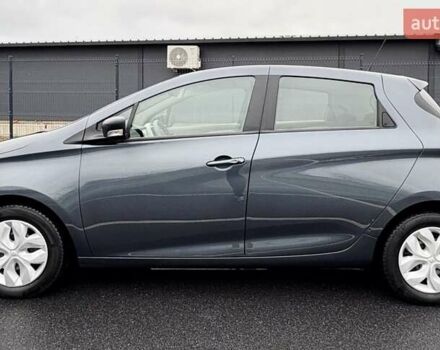 Серый Рено Зое, объемом двигателя 0 л и пробегом 62 тыс. км за 9500 $, фото 8 на Automoto.ua