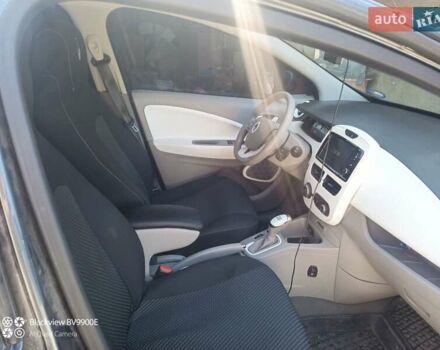 Серый Рено Зое, объемом двигателя 0 л и пробегом 134 тыс. км за 9100 $, фото 3 на Automoto.ua