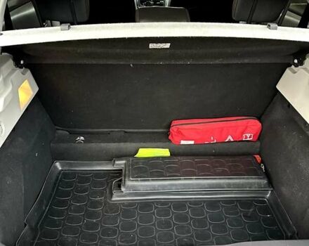 Серый Рено Зое, объемом двигателя 0 л и пробегом 148 тыс. км за 9500 $, фото 5 на Automoto.ua