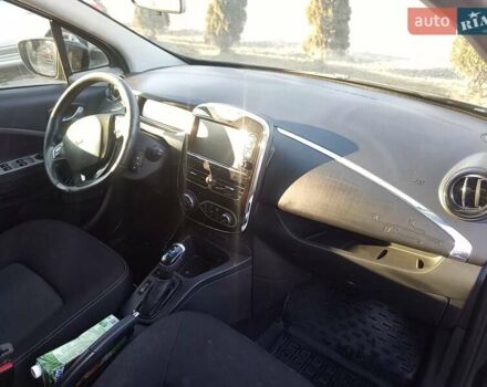 Серый Рено Зое, объемом двигателя 0 л и пробегом 115 тыс. км за 10500 $, фото 5 на Automoto.ua