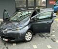 Серый Рено Зое, объемом двигателя 0 л и пробегом 155 тыс. км за 9999 $, фото 39 на Automoto.ua