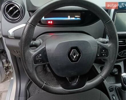Серый Рено Зое, объемом двигателя 0 л и пробегом 108 тыс. км за 9400 $, фото 27 на Automoto.ua