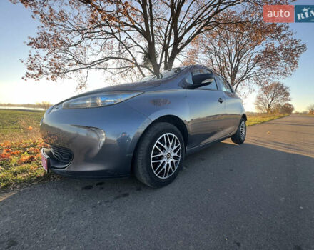 Серый Рено Зое, объемом двигателя 0 л и пробегом 108 тыс. км за 8500 $, фото 8 на Automoto.ua