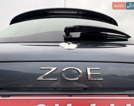 Серый Рено Зое, объемом двигателя 0 л и пробегом 62 тыс. км за 9500 $, фото 18 на Automoto.ua