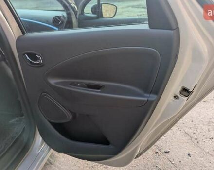 Серый Рено Зое, объемом двигателя 0 л и пробегом 103 тыс. км за 10000 $, фото 10 на Automoto.ua