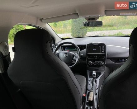 Серый Рено Зое, объемом двигателя 0 л и пробегом 70 тыс. км за 9500 $, фото 20 на Automoto.ua