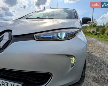 Серый Рено Зое, объемом двигателя 0 л и пробегом 77 тыс. км за 10500 $, фото 4 на Automoto.ua