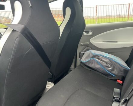 Серый Рено Зое, объемом двигателя 0 л и пробегом 91 тыс. км за 8800 $, фото 6 на Automoto.ua