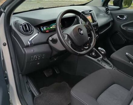 Серый Рено Зое, объемом двигателя 0 л и пробегом 64 тыс. км за 8700 $, фото 14 на Automoto.ua