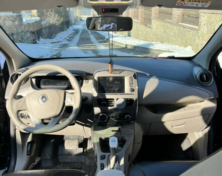 Серый Рено Зое, объемом двигателя 0 л и пробегом 117 тыс. км за 10399 $, фото 15 на Automoto.ua