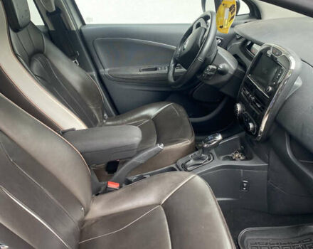 Серый Рено Зое, объемом двигателя 0 л и пробегом 67 тыс. км за 10200 $, фото 3 на Automoto.ua