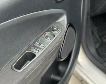 Серый Рено Зое, объемом двигателя 0 л и пробегом 66 тыс. км за 8999 $, фото 10 на Automoto.ua