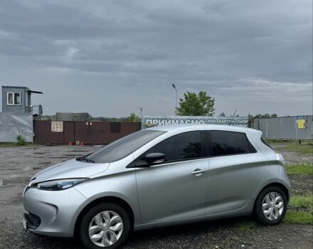Серый Рено Зое, объемом двигателя 0 л и пробегом 96 тыс. км за 9000 $, фото 2 на Automoto.ua
